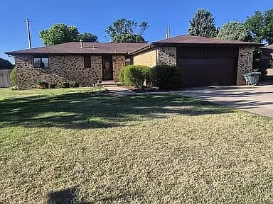 2000 Windsor Ln — exterior photo