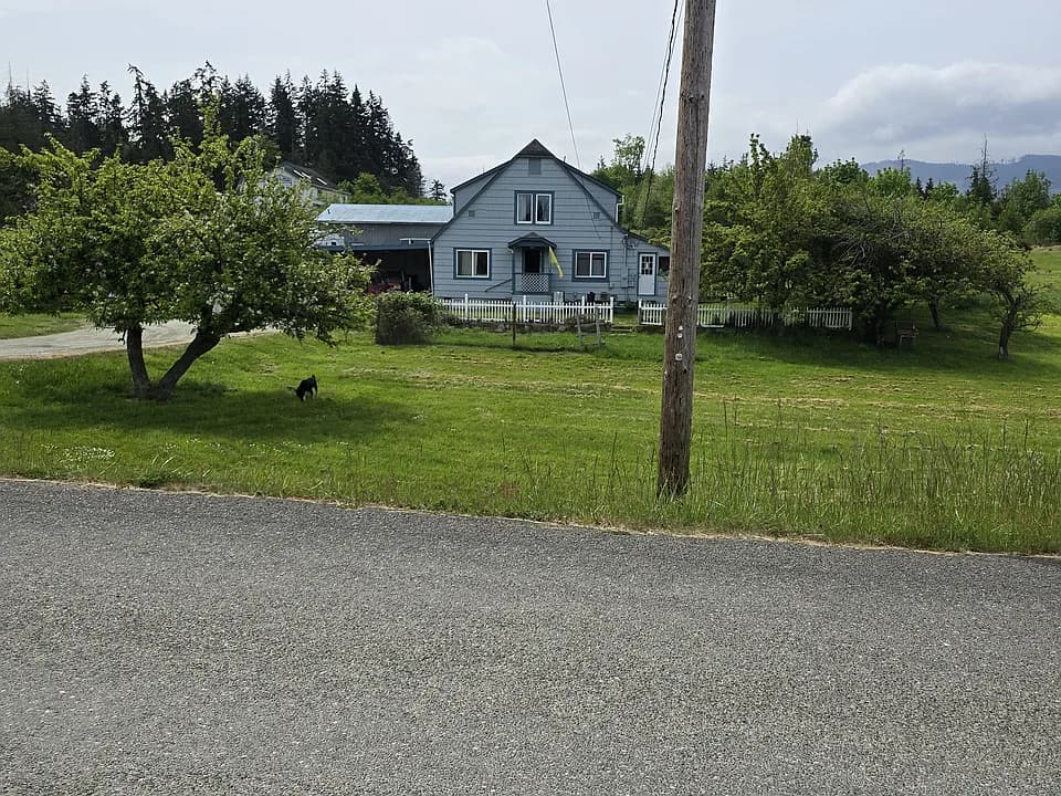 682 Kemp St — exterior photo