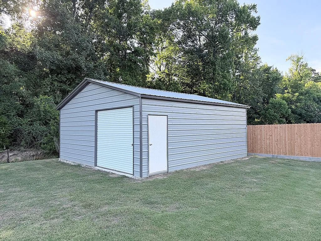 92 Bentom Dr — exterior photo