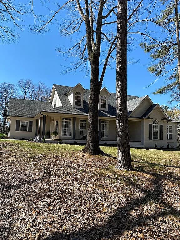 8615 Sheltowee Trl — exterior photo