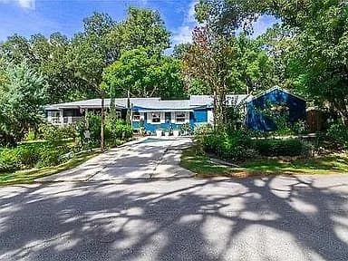 560 SE Live Oak Ave — exterior photo