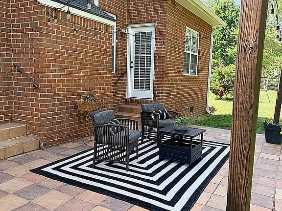1510 Beaumont Ter — exterior photo