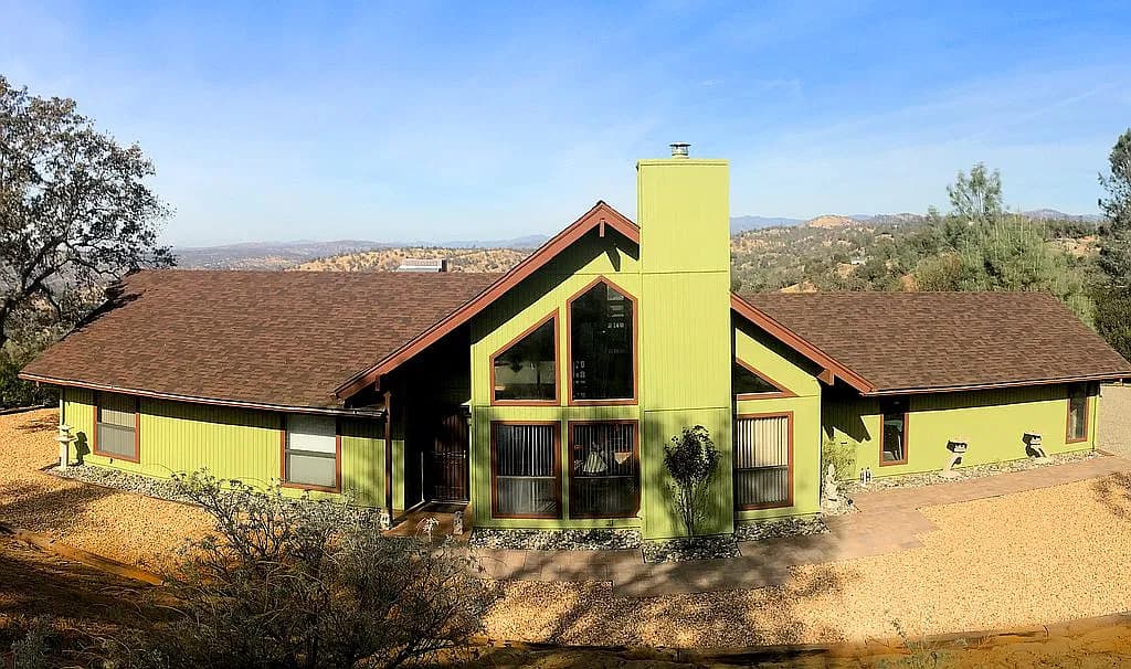 30494 Sentinel Dr — exterior photo