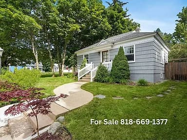 1005 E Lakeside Ave — exterior photo