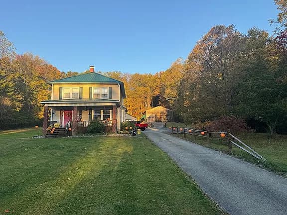 41 Sharon Rd — exterior photo