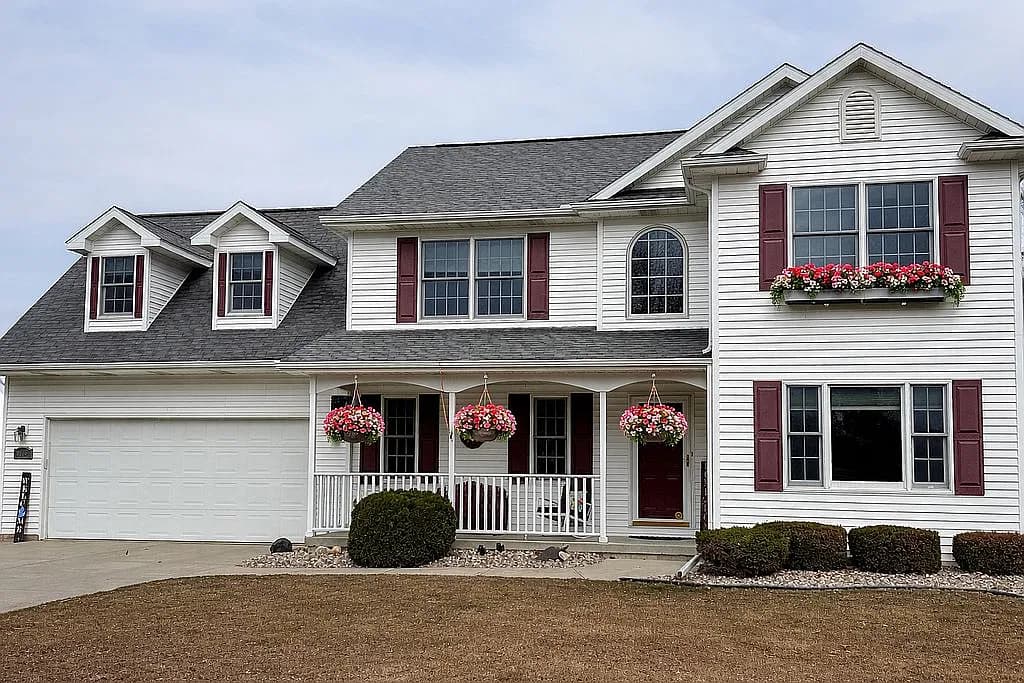 8782 Valleyview Ct — exterior photo