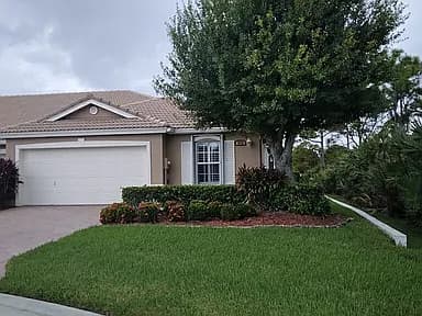 102 NW Broken Oak Trl — exterior photo