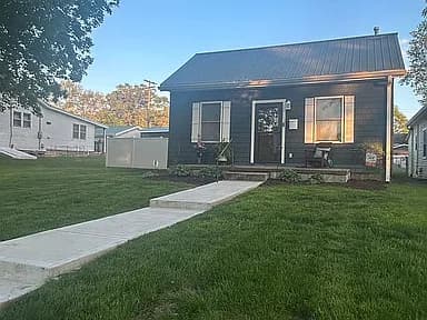 412 W Monroe St — exterior photo