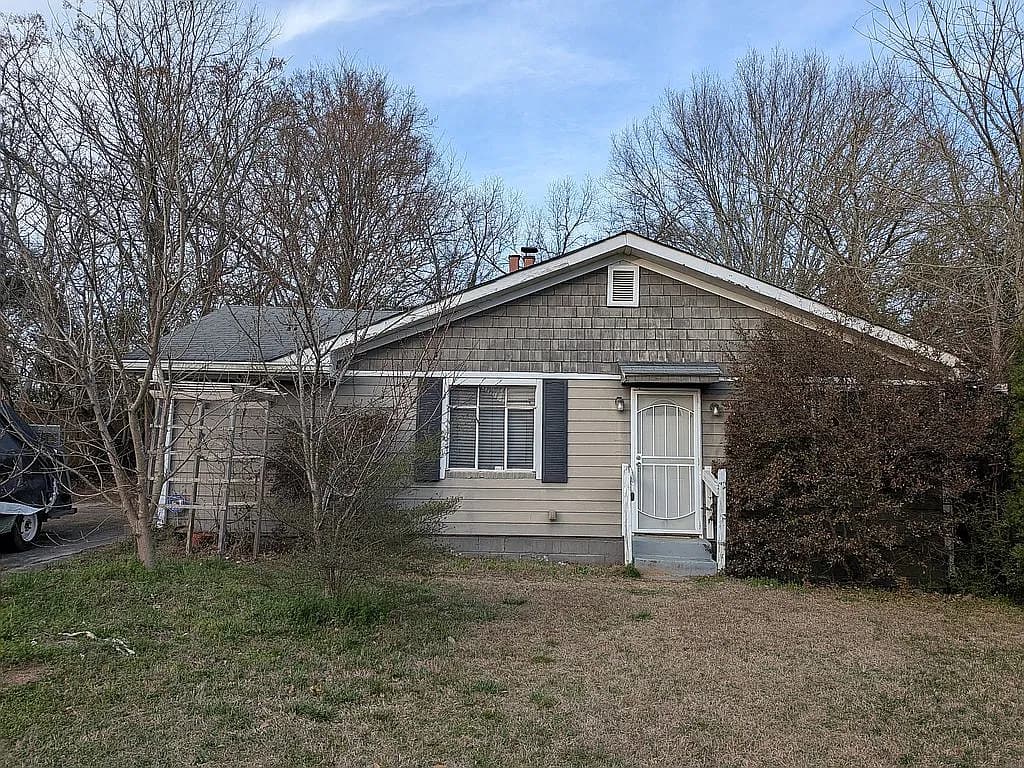 1864 Flat Shoals Rd — exterior photo