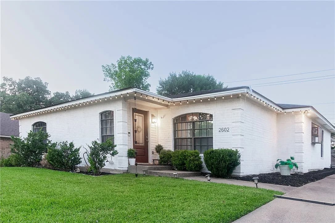 2602 Arbor Dr — exterior photo