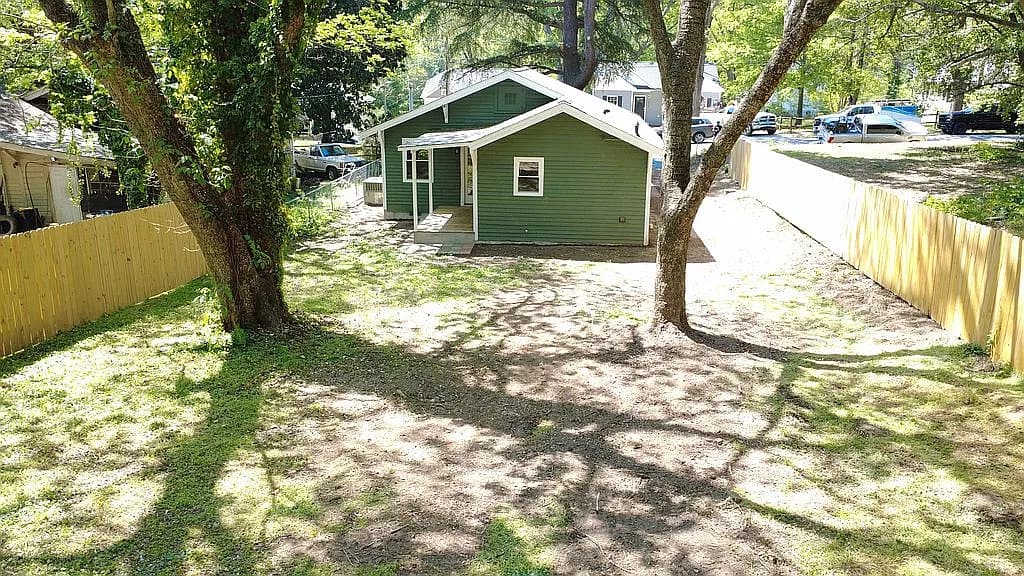 1216 Mountain Ave — exterior photo