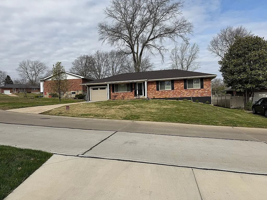 2261 Eleanor Kay Dr — exterior photo