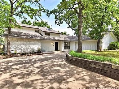 8504 S Winston Ave — exterior photo