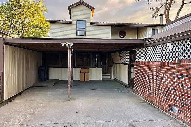 8196 Seahorse Dr — exterior photo