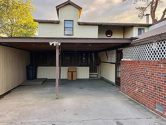 8196 Seahorse Dr — exterior photo