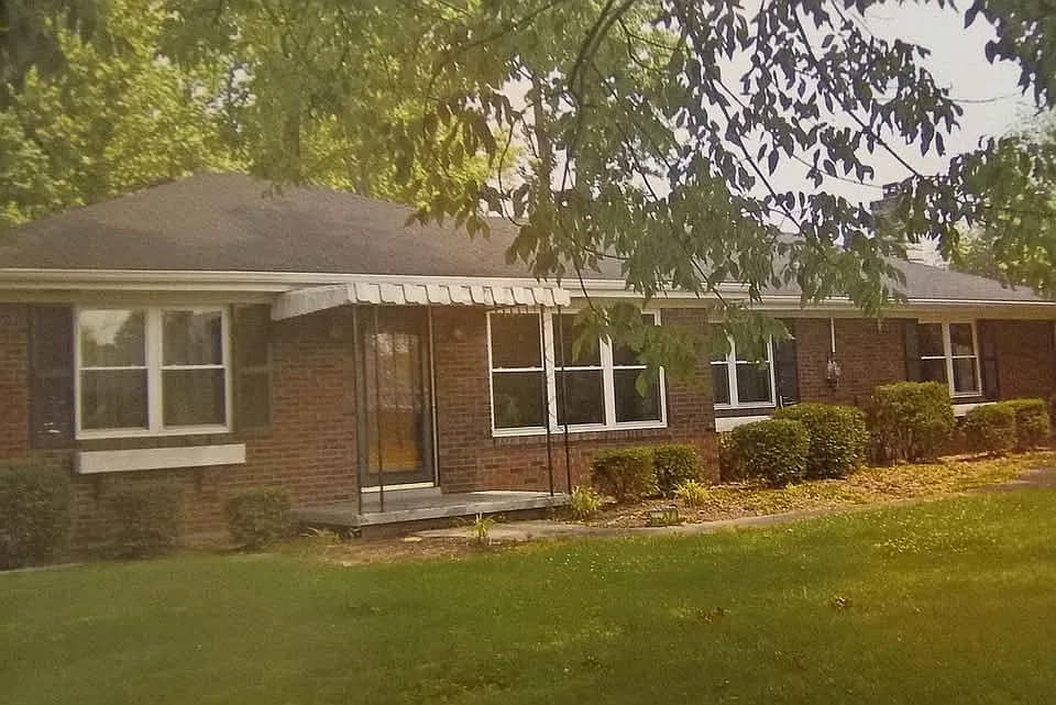 1772 McDonald Ln — exterior photo