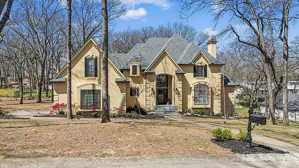9712 S Sandusky Ave — exterior photo