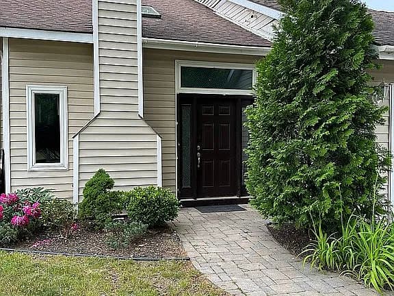 8 Green Meadow Dr — exterior photo