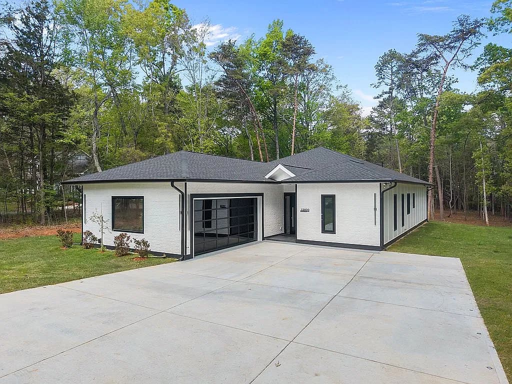 12930 Hamilton Rd — exterior photo