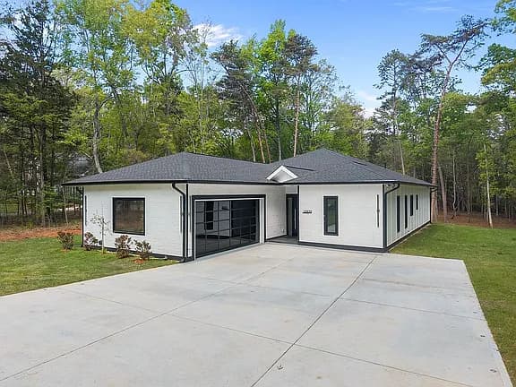 12930 Hamilton Rd — exterior photo
