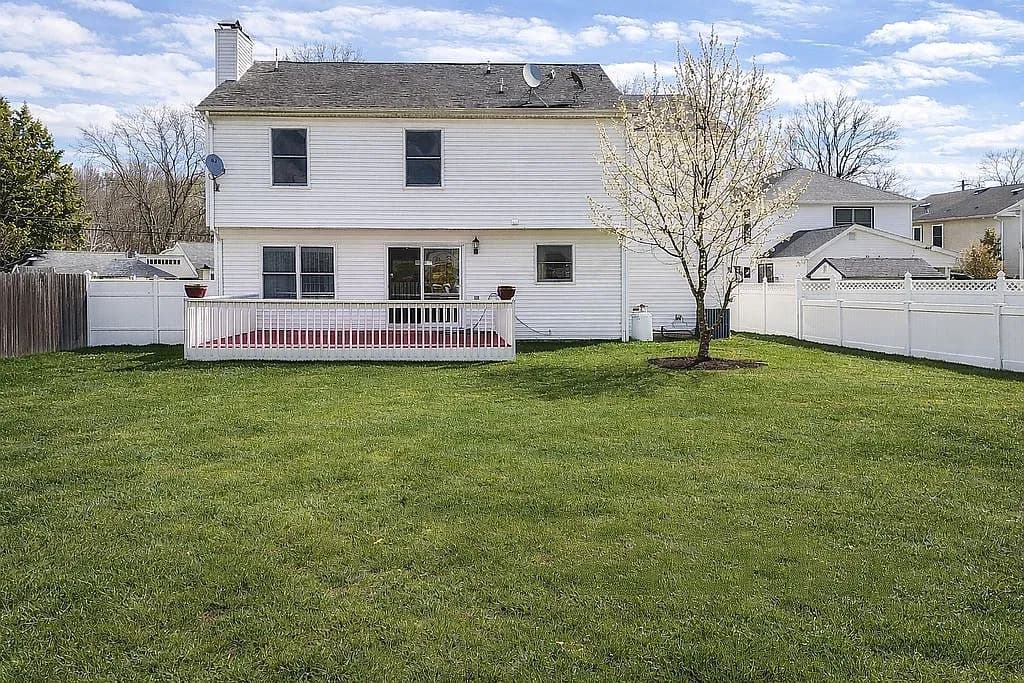 125 River Dr — exterior photo