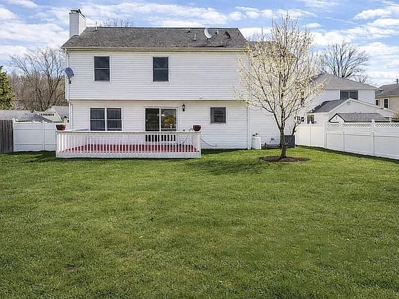 125 River Dr — exterior photo