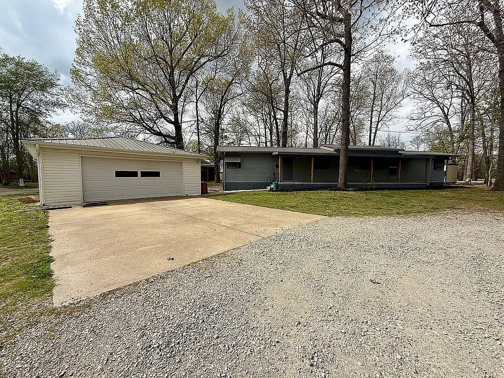 952 Cranfield Rd — exterior photo