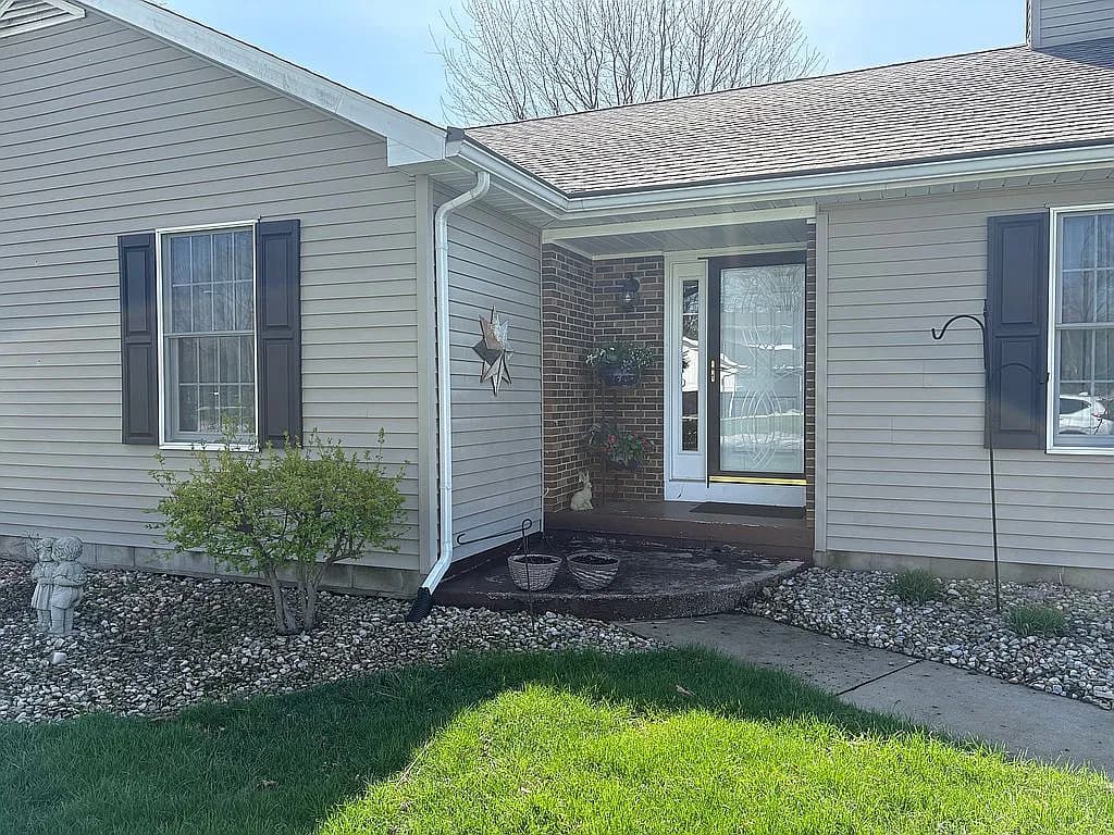 311 Cherry Blossom Ln — exterior photo