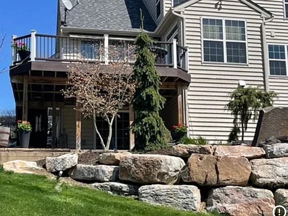 9648 Crescent Ln — exterior photo