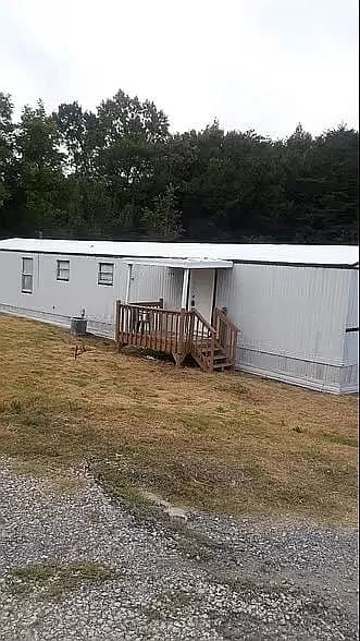 1402 Burrell Rd — exterior photo