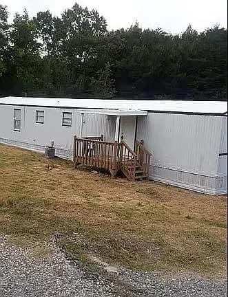 1402 Burrell Rd — exterior photo