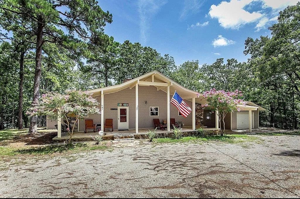 3416 Lake Cliff Rd — exterior photo