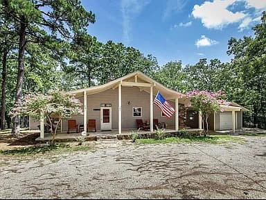 3416 Lake Cliff Rd — exterior photo