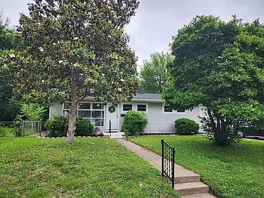 1515 Elliott Ave — exterior photo