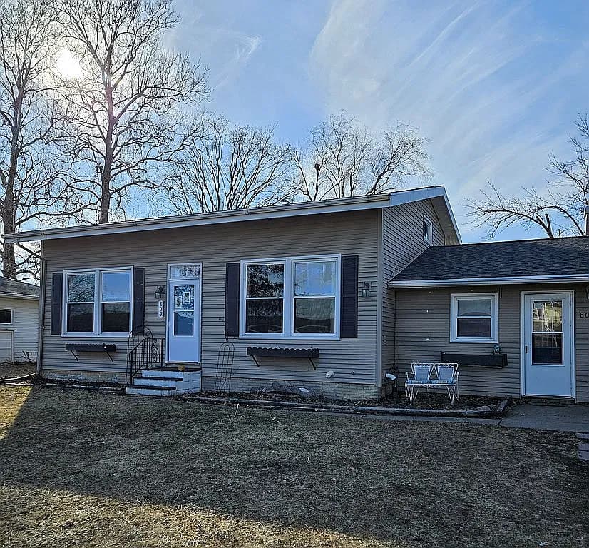 809 Court St — exterior photo