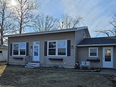 809 Court St — exterior photo