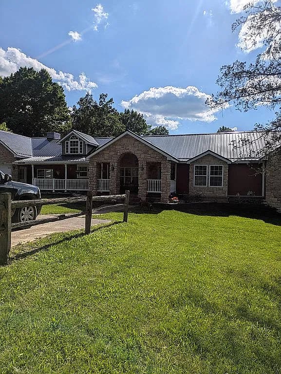 8105 Greystone Ln — exterior photo
