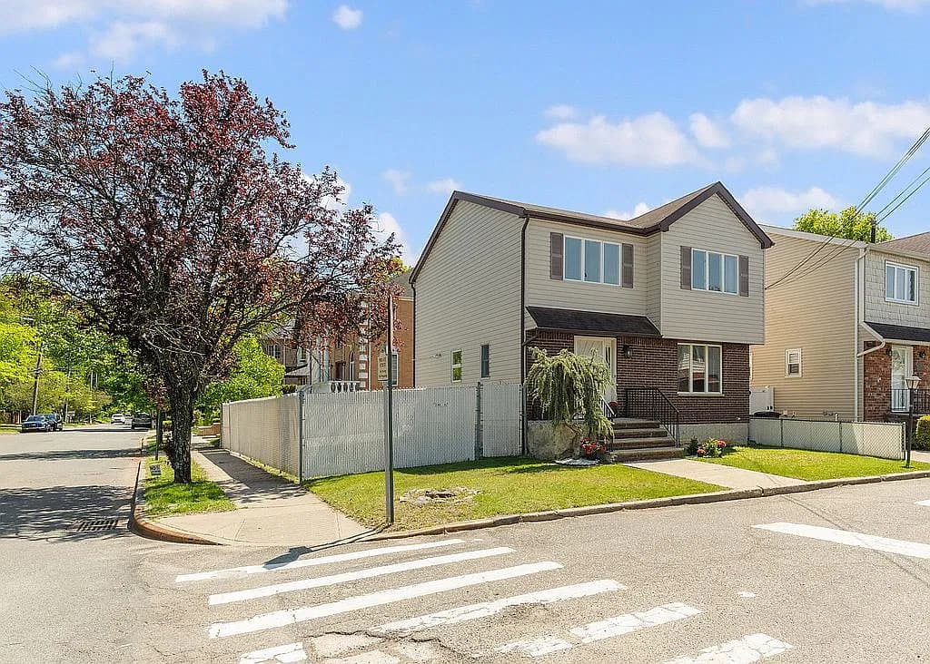 6 Eugene Pl — exterior photo