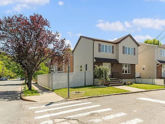 6 Eugene Pl — exterior photo