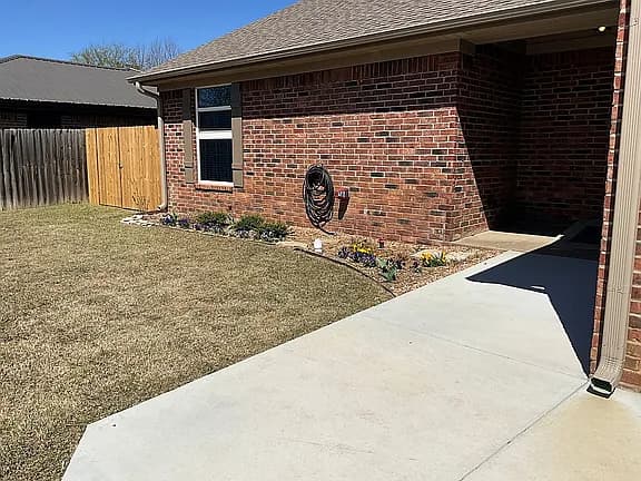 114 Teakwood Dr — exterior photo