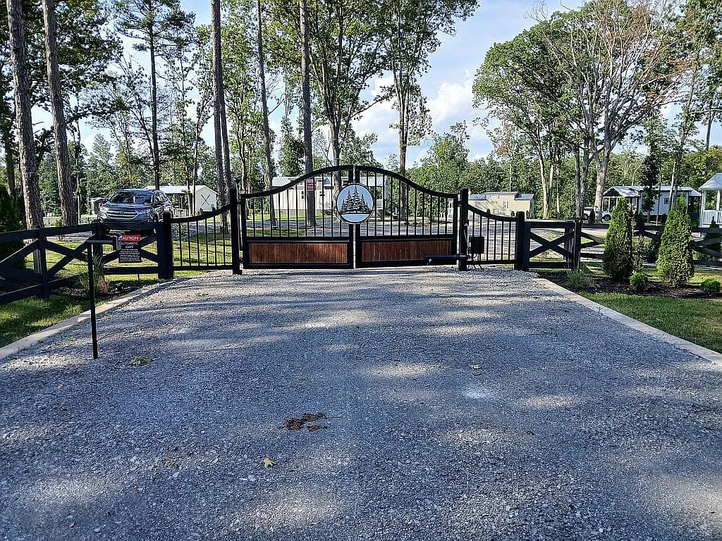112 Pine Grove Ln — exterior photo