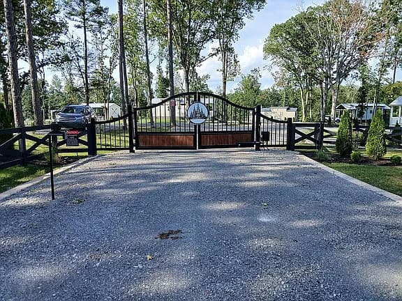 112 Pine Grove Ln — exterior photo
