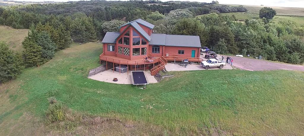 2264 Ashley Ave — exterior photo