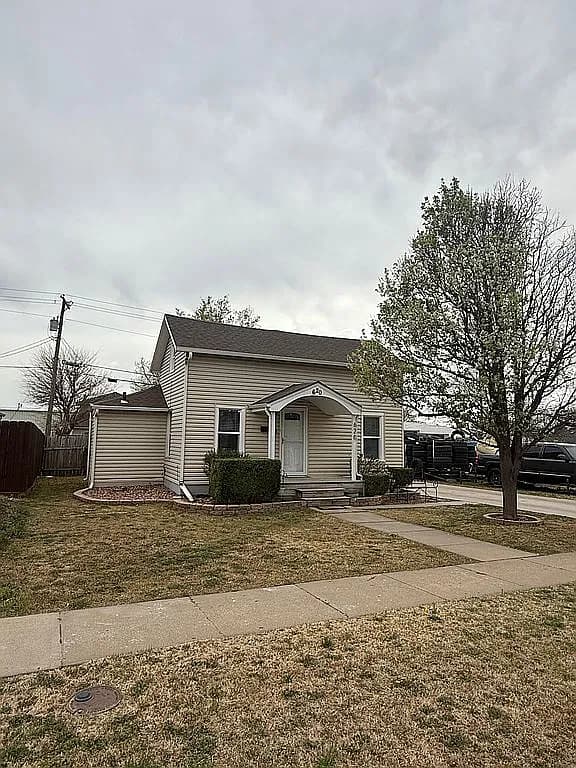 620 E 12th St — exterior photo