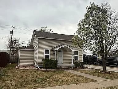 620 E 12th St — exterior photo