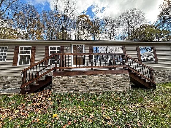 78 Hannah St — exterior photo