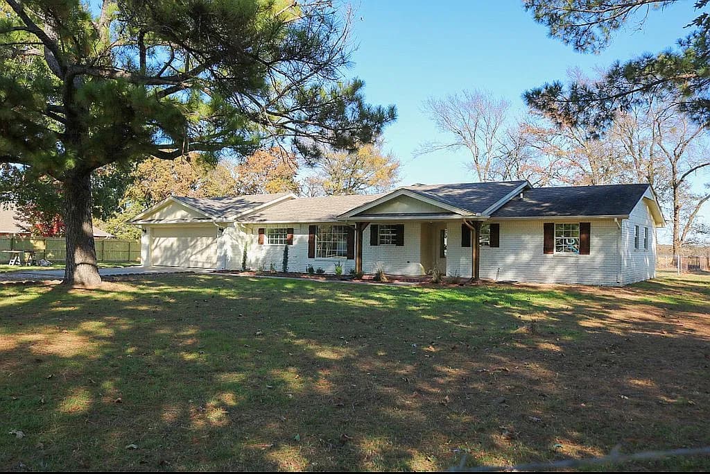 452 Sandy Ln — exterior photo
