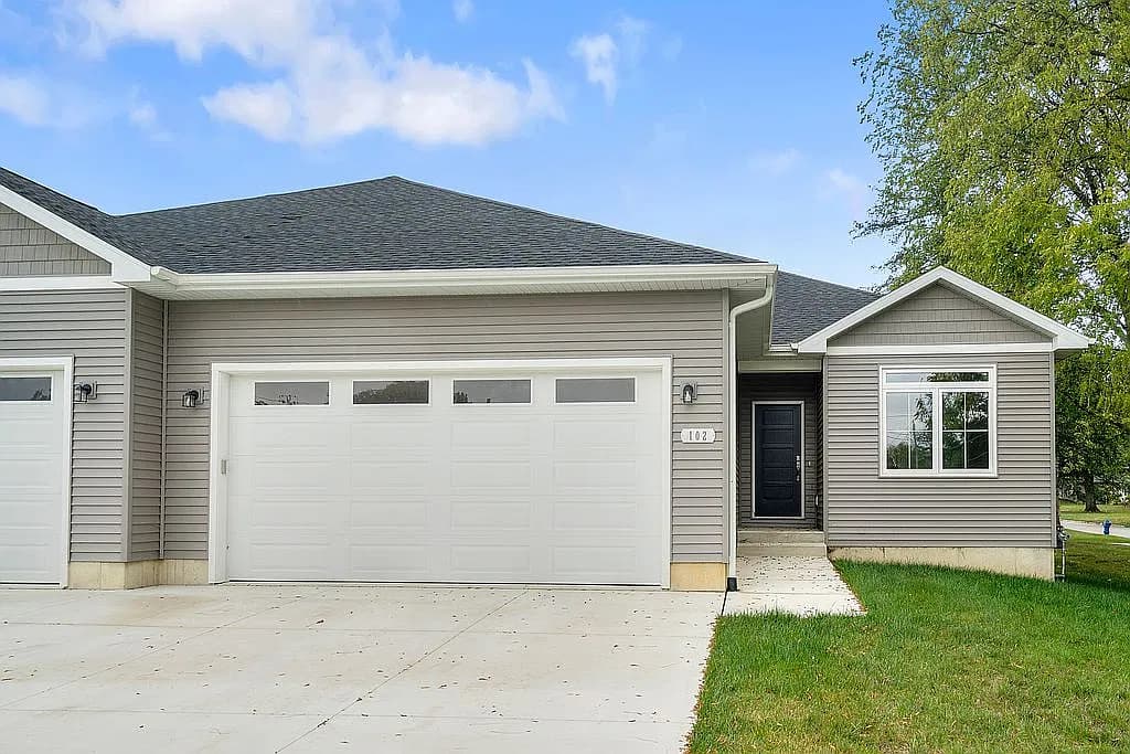 102 Bergen Dr — exterior photo