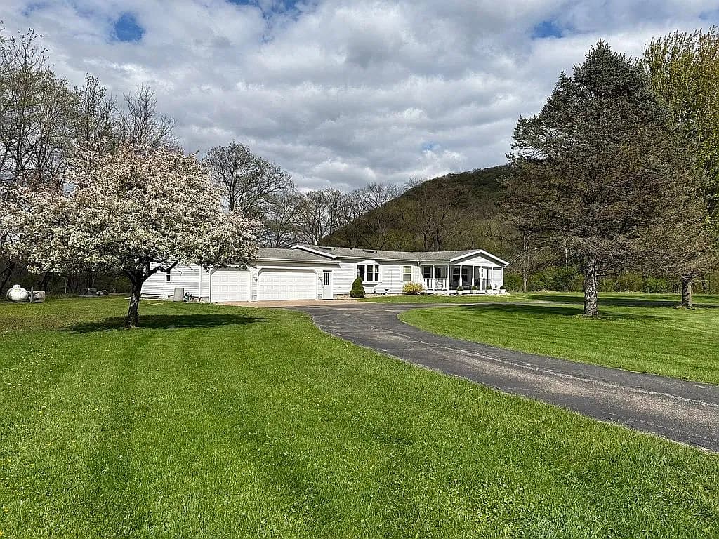 39271 Kc Dr — exterior photo