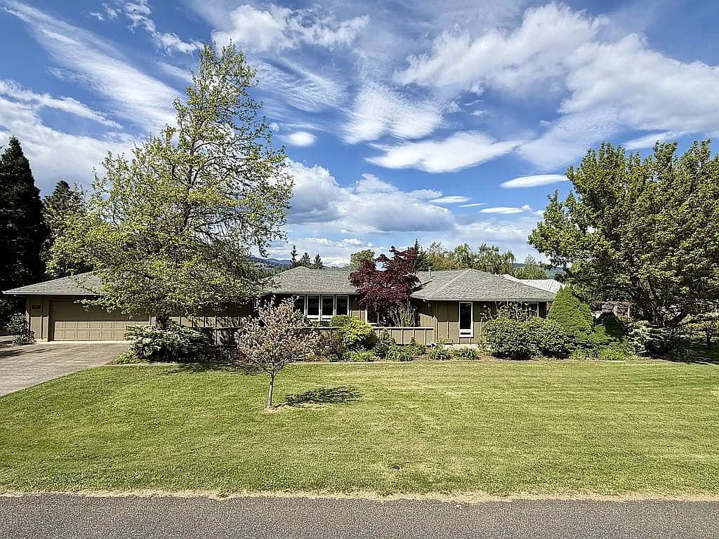3980 Grandview Dr — exterior photo